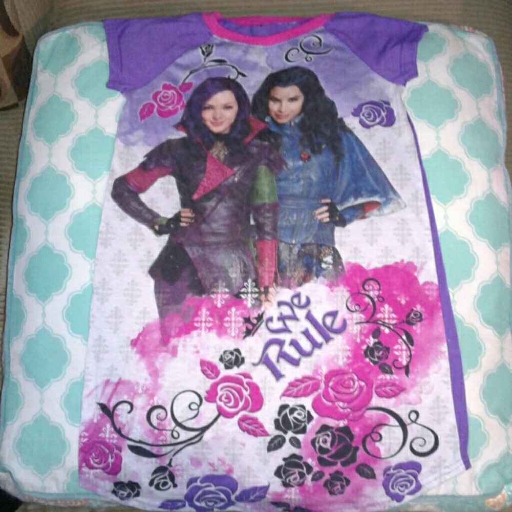 *SOLD* Disney Descendants Nightgown
